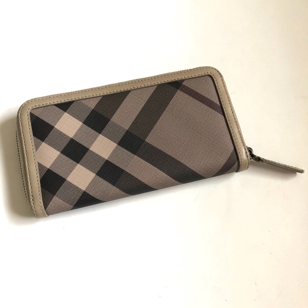 • Burberry •